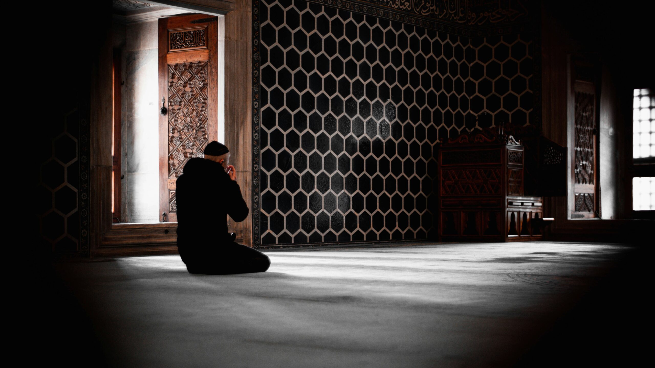 Impact of Daylight Savings and Seasonal Changes on Prayer Times in Dubai
